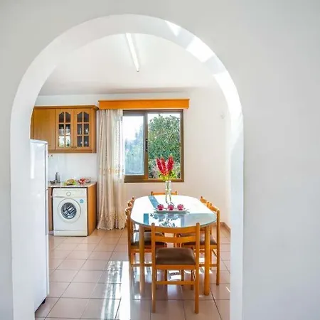 In Sleeps 6 Includes Swimming Pool Air Con And Wifi 3 7 * Πέγεια