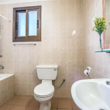 In Sleeps 6 Includes Swimming Pool Air Con And Wifi 3 7