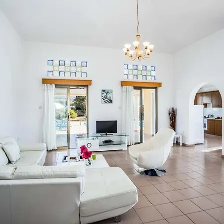 Βίλα In Sleeps 6 Includes Swimming Pool Air Con And Wifi 3 7