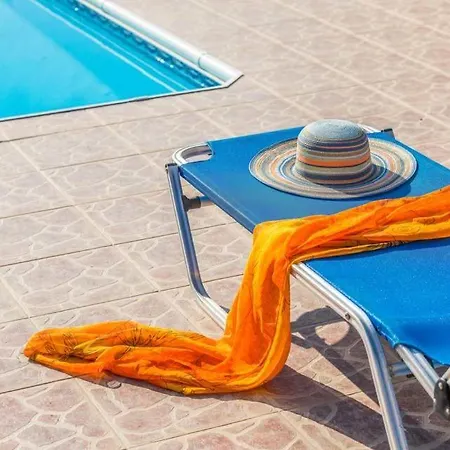 In Sleeps 6 Includes Swimming Pool Air Con And Wifi 3 7 Βίλα *