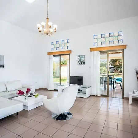 In Sleeps 6 Includes Swimming Pool Air Con And Wifi 3 7 Βίλα *