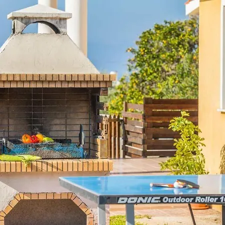 Вилла In Sleeps 6 Includes Swimming Pool Air Con And Wifi 3 7 Пейя