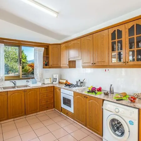 Вилла In Sleeps 6 Includes Swimming Pool Air Con And Wifi 3 7