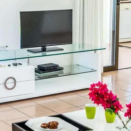 In Sleeps 6 Includes Swimming Pool Air Con And Wifi 3 7 Вилла