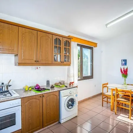 In Sleeps 6 Includes Swimming Pool Air Con And Wifi 3 7 Villa Peyia