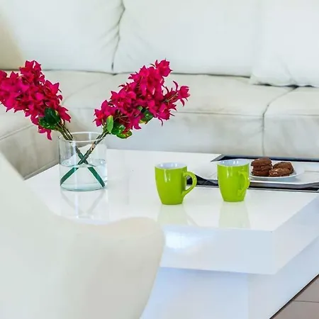 In Sleeps 6 Includes Swimming Pool Air Con And Wifi 3 7 Пейя