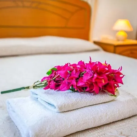Villa In Sleeps 6 Includes Swimming Pool Air Con And Wifi 3 7
